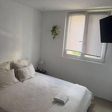 Privat Room In Private Security Residence With Free Parking, 1 Minute From Tramway, 9 Minutes From De Center, Accessible All Transports 니스 외부 사진
